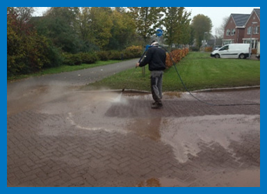 Reinigen van waterpasseerbare bestratingen Eindhoven